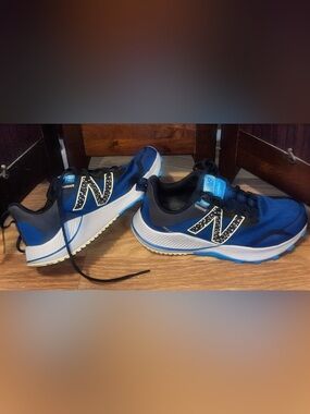 Women’s New Balance Nitrel Trail Runners — Size 10 — Navy/Black — Comfort Insert